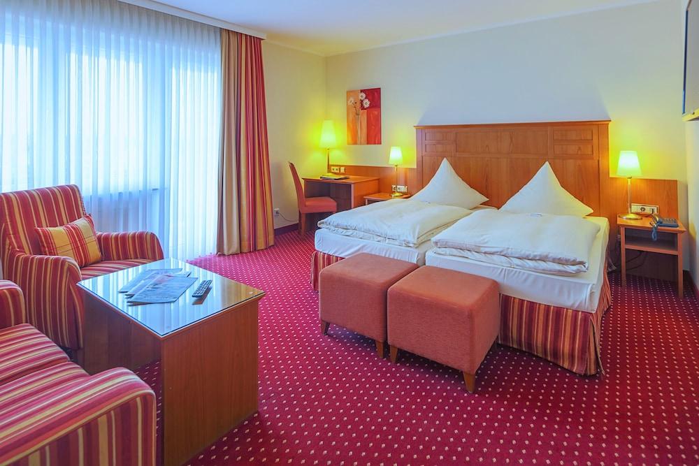 image 1 at Hotel-Restaurant Kunz by Bottenbacher Straße 74 Pirmasens RP 66954 Germany