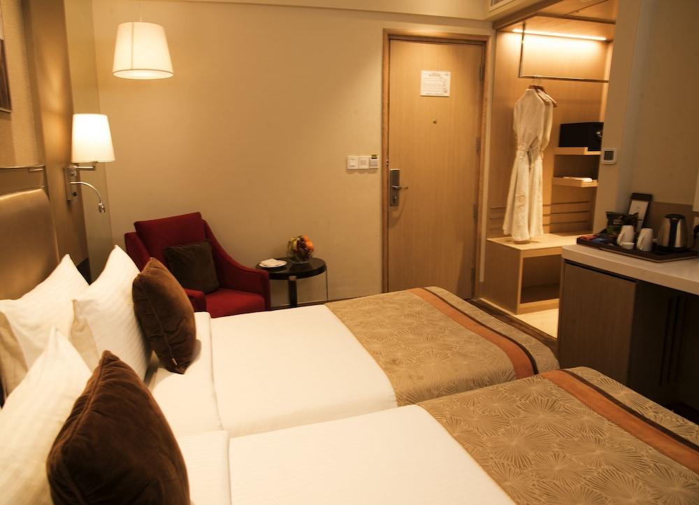 image 2 at Crystal Sarovar Premiere Agra by Fatehabad Road Agra Uttar Pradesh 282001 India