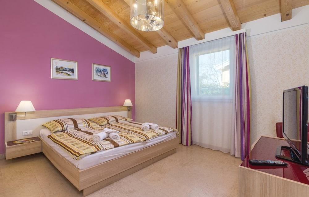 image 9 at Villas Vea by Rezanci 84 Svetvincenat 52342 Croatia