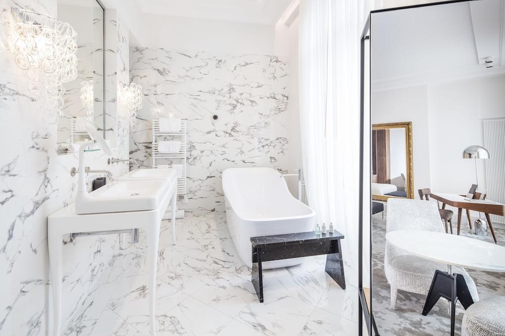 image 8 at Yndo Hotel by 108 rue Abbe de l'Epee Bordeaux Gironde 33000 France