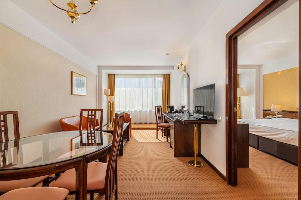 image 2 at Aro Palace Hotel by 27 Eroilor Boulevard Brasov 5000000 Romania
