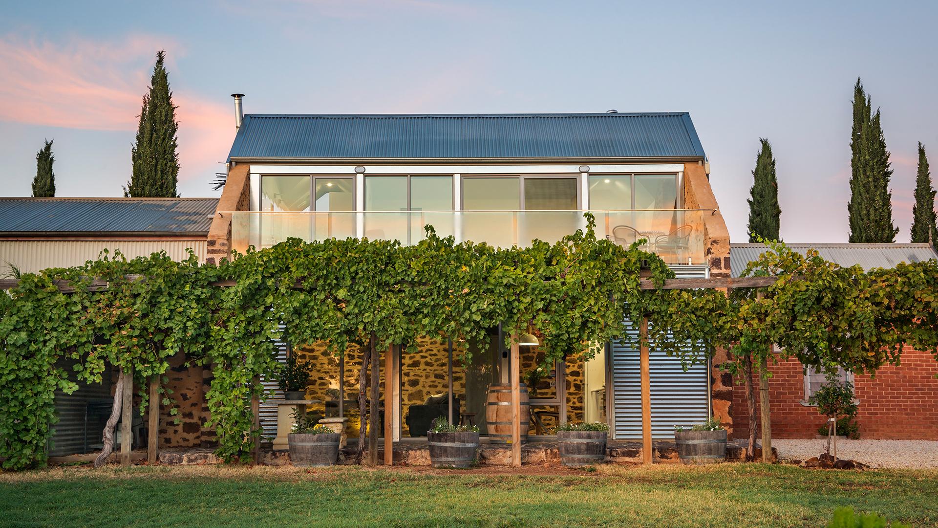 Barossa Valley Vineyard Retreat with Daily Breakfast & Complimentary