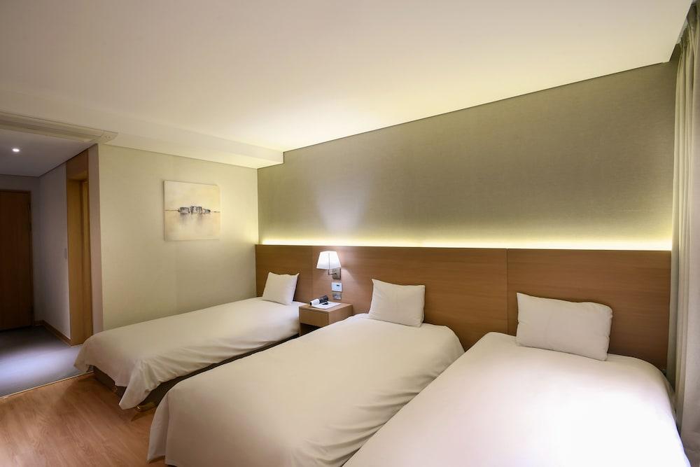 image 3 at Astar Hotel by 129, Seosa-ro Jeju City Jeju 690-846 South Korea