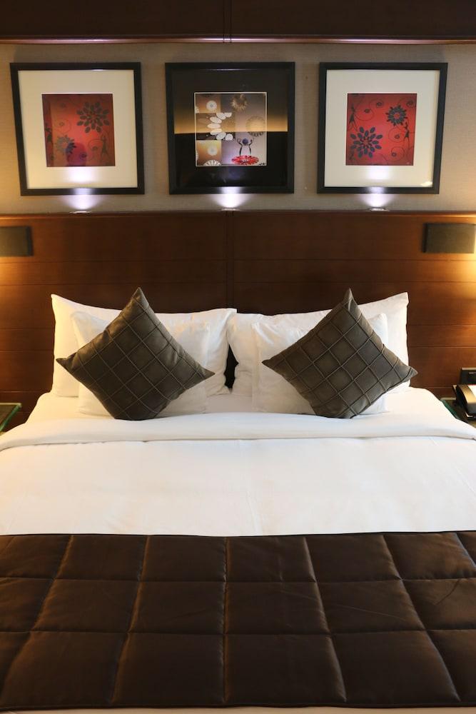 image 1 at Radisson Blu Atria Bengaluru by No. 1 Palace Road Bengaluru Karnataka 560 001 India