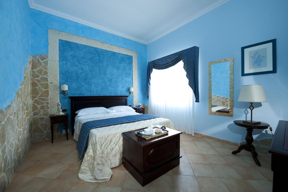 image 4 at Charme Hotel Villa Principe di Fitalia by Via Traversa Tonnara di Terrauzza, 38 Syracuse SR 96100 Italy