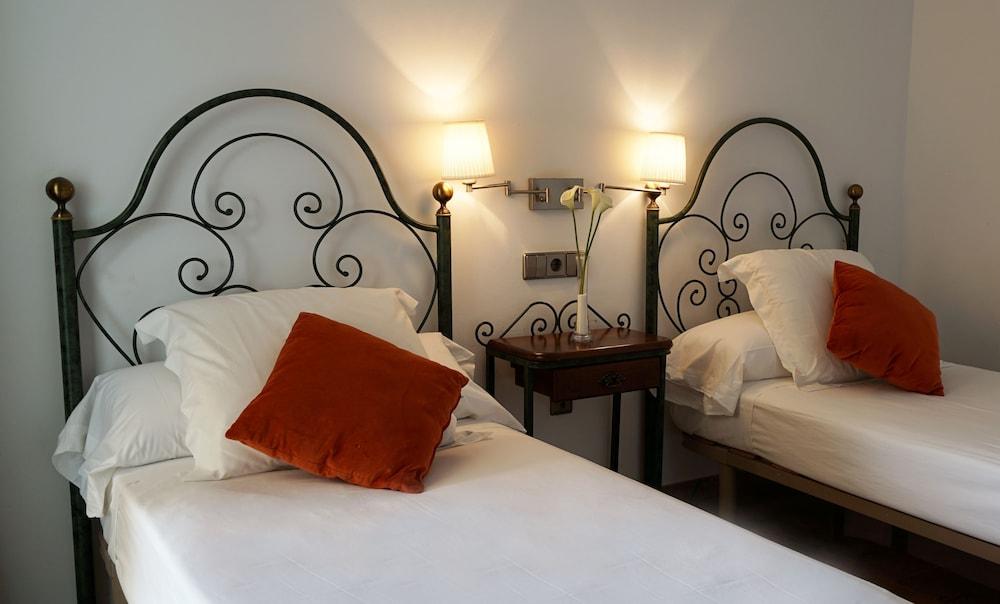 image 2 at Hotel Port Sitges by Paseo de les Drassanes, 1-20 Sitges 08870 Spain