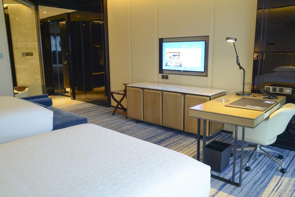 image 3 at Sheraton Zhuhai Hotel by 1663 Yin Wan Road Wanzai Xiang Zhou District Zhuhai Guangdong 519000 China