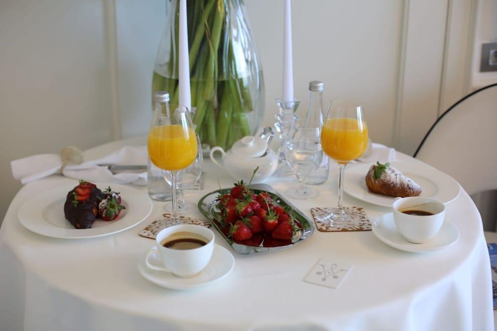 image 2 at Boutique Hotel Vissi d'Arte by 10 Mediteranska Budva Budva 85310 Montenegro