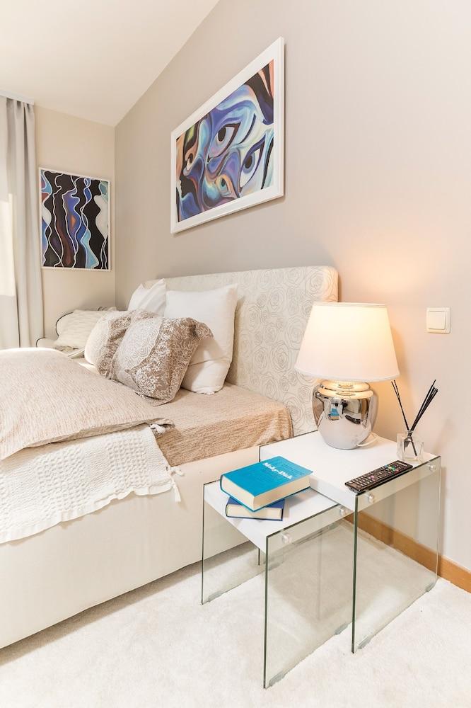 image 9 at Bucharest Apartments DeLuxe by Bloc B3, Strada Florilor Stefanestii de Jos 077175 Romania