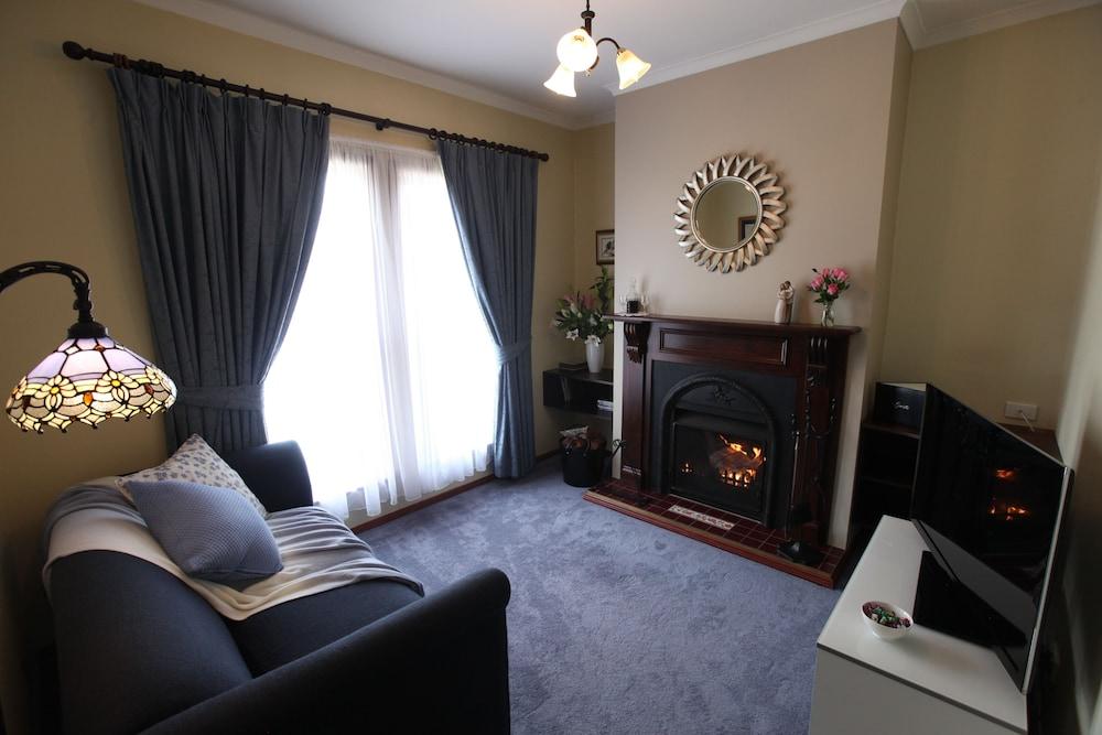 image 2 at Wine and Roses B&B by 39 Caffrey Street Mclaren Vale SA South Australia 5171 Australia