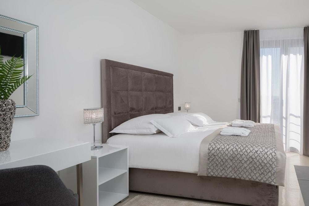 image 3 at Villas Baotic by Ulica Hrvatskih Zrtava 410 Seget Split-Dalmatia 10040 Croatia