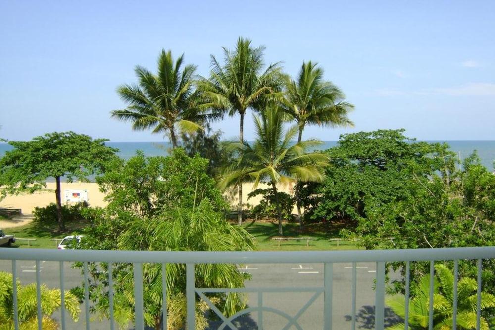 image 10 at The Beach Place by 79 Sims Esplanade Yorkeys Knob QLD Queensland 4878 Australia