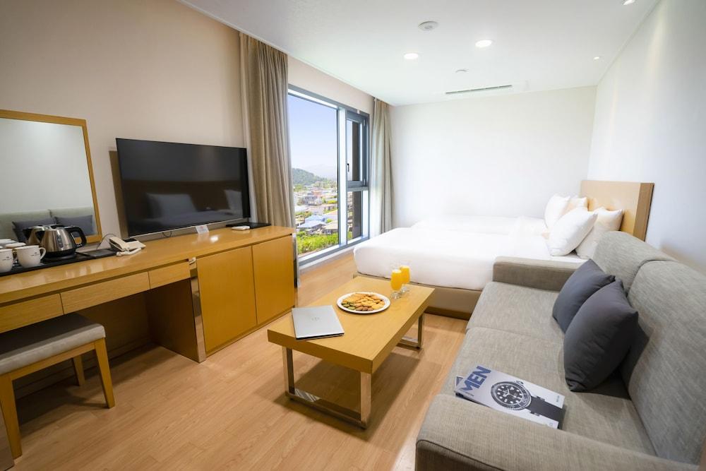 image 9 at Uni Hotel Jeju by 656, Aewolhaean-ro Aewol-eup Jeju City Jeju 695-905 South Korea