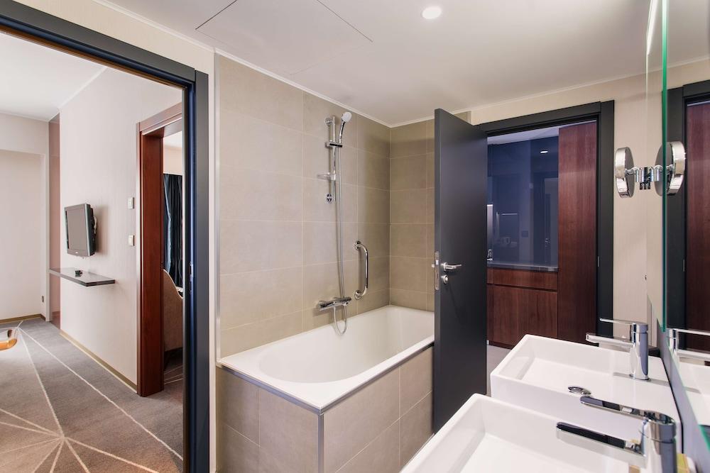 image 2 at DoubleTree by Hilton Cluj – City Plaza by Str. Sindicatelor 9-13 Cluj-Napoca 400029 Romania