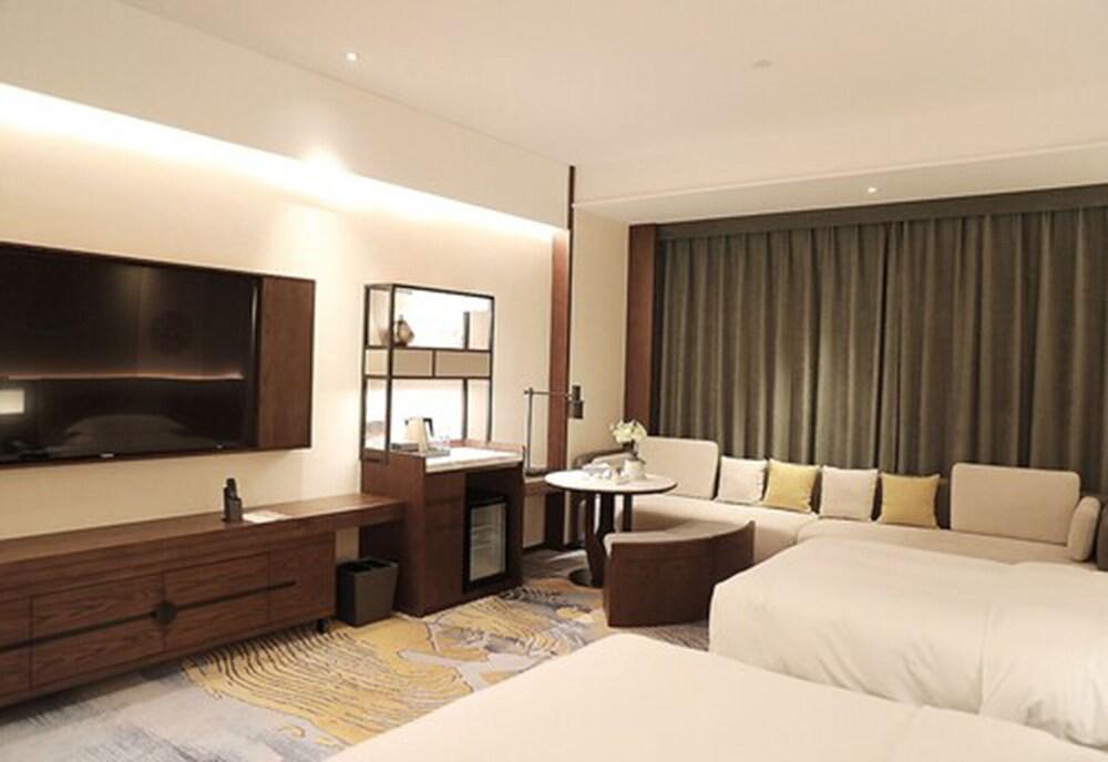 image 3 at Sheraton Kunming by Longhui Road 206 Kunming Yunnan 650000 China