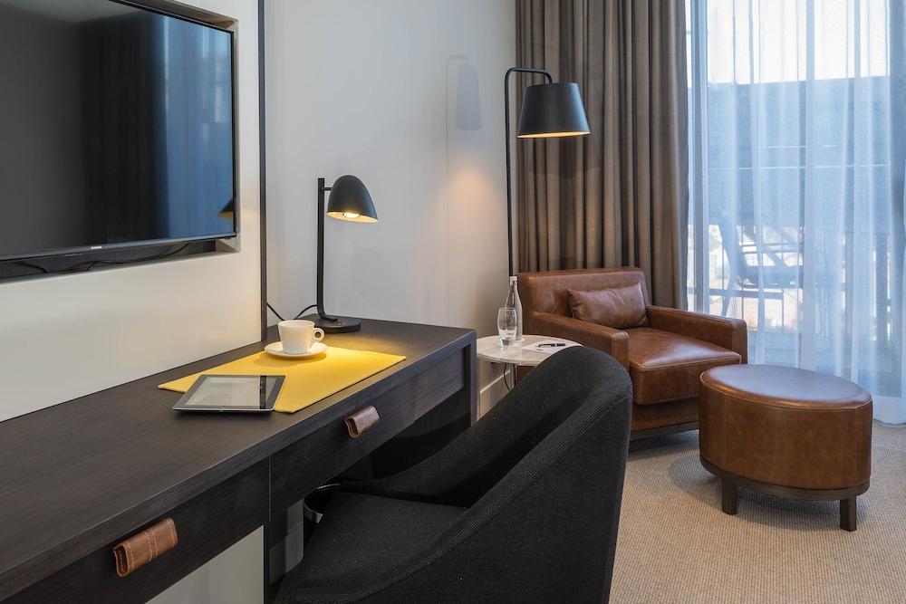image 2 at Peppers Docklands by 679 Latrobe Street Docklands VIC Victoria 3008 Australia