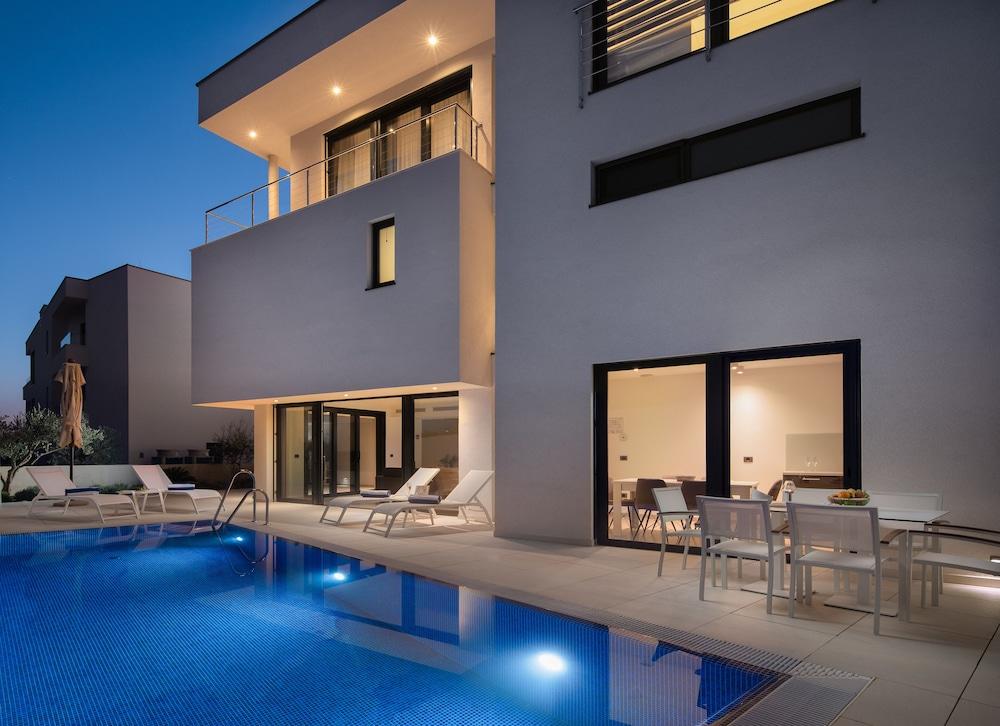 image 1 at Villas Baotic by Ulica Hrvatskih Zrtava 410 Seget Split-Dalmatia 10040 Croatia