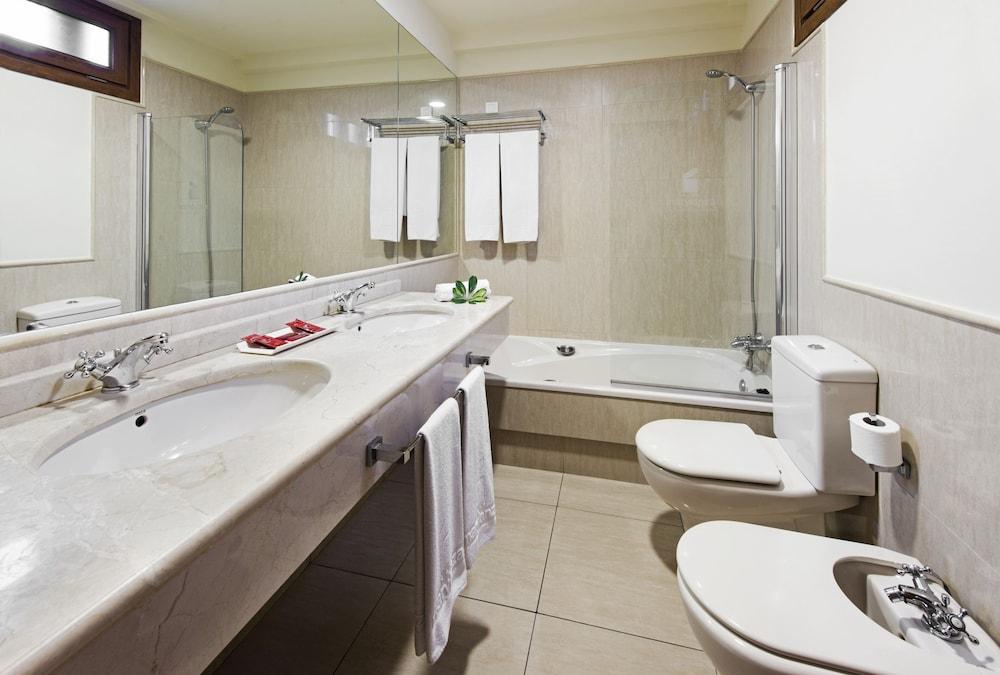 image 4 at Marylanza Suites & Spa by Calle Los Arenales, 20 Arona Santa Cruz de Tenerife 38650 Spain