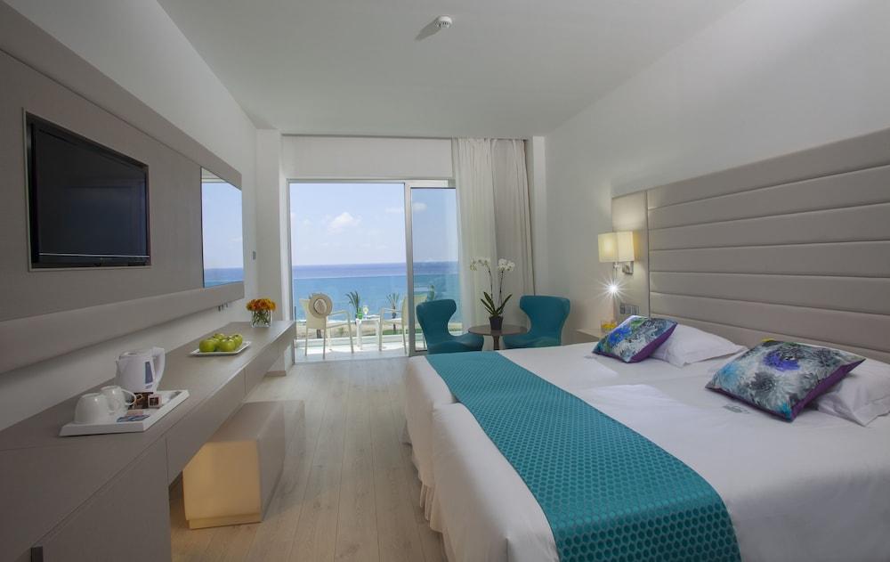 image 6 at King Evelthon Beach Hotel & Resort by Chloraka Avenue P.O. Box 61415 Paphos 8134 Cyprus