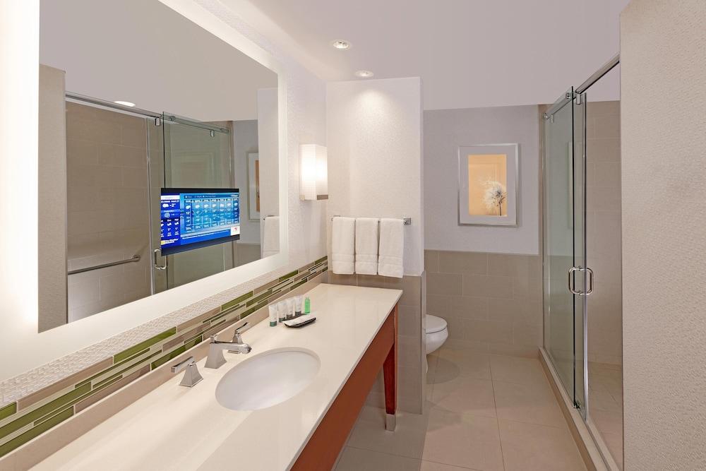 image 9 at The Westin Calgary by 320 4th Ave SW Calgary AB Alberta T2P 2S6 Canada