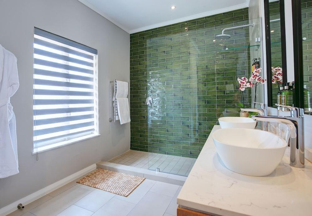 image 4 at Knysna Hollow Country Estate by 5 Welbedacht Lane Knysna Western Cape 6570 South Africa