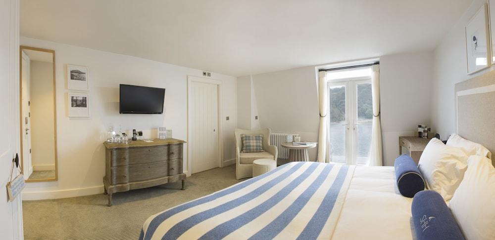 image 1 at Harbour Hotel Salcombe by Cliff Road Salcombe England TQ8 8JH United Kingdom