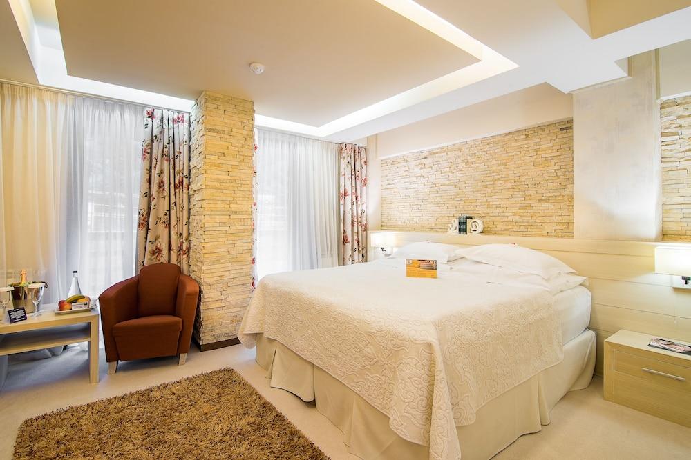 image 1 at Ioana Hotels by Calea Codrului, no. 11-13 Sinaia Prahova 106100 Romania