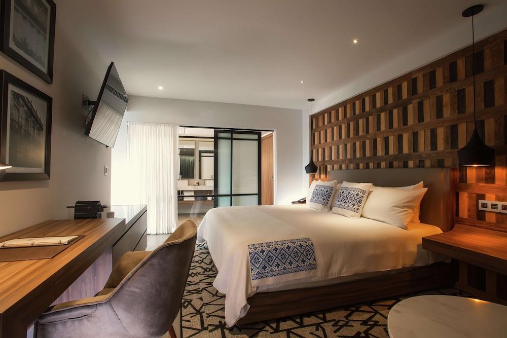 Hotel 1970 Guadalajara, Curio Collection by Hilton