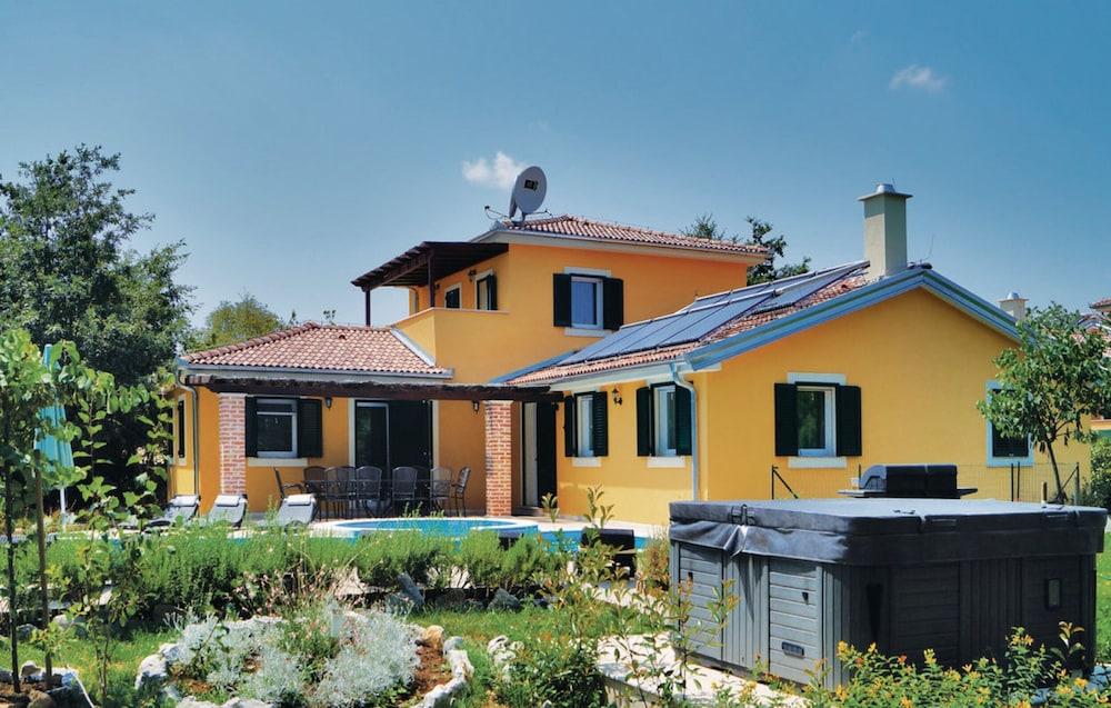 image 1 at Villas Vea by Rezanci 84 Svetvincenat 52342 Croatia