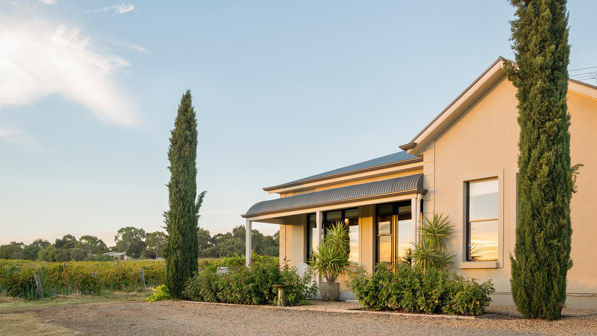 Barossa Valley Vineyard Retreat with Daily Breakfast & Complimentary