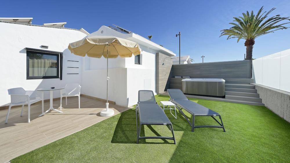 image 9 at Club Maspalomas Suites & Spa - Adults Only by Avenida del Touroperador Osl Wings, 1 Maspalomas San Bartolome de Tirajana Gran Canaria 35100 Spain