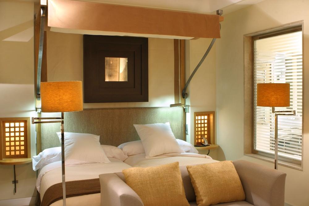 image 2 at Hotel Villa Oniria by San Anton 28 Granada Granada 18005 Spain