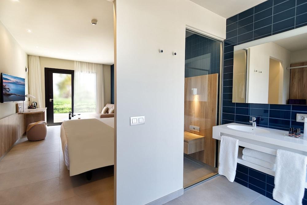 image 10 at Club Maspalomas Suites & Spa - Adults Only by Avenida del Touroperador Osl Wings, 1 Maspalomas San Bartolome de Tirajana Gran Canaria 35100 Spain