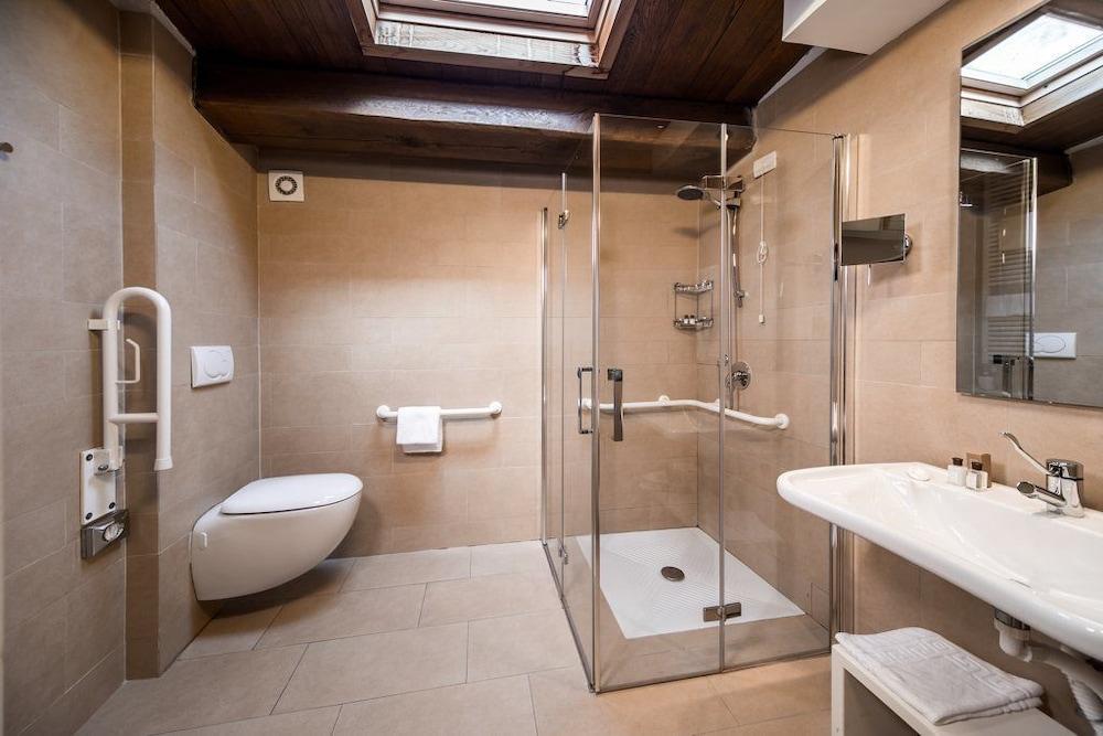 image 4 at Hotel & Residenza 100 Torri by Via Costanzo Mazzoni 6 Ascoli Piceno AP 63100 Italy