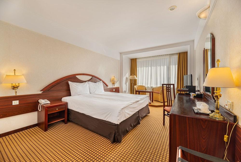 image 2 at Aro Palace Hotel by 27 Eroilor Boulevard Brasov 5000000 Romania