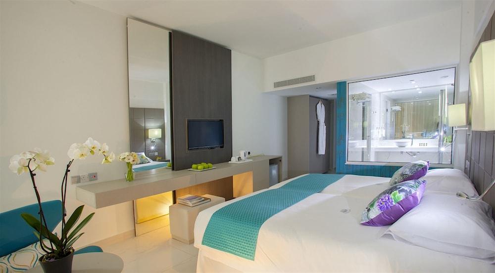 image 10 at King Evelthon Beach Hotel & Resort by Chloraka Avenue P.O. Box 61415 Paphos 8134 Cyprus