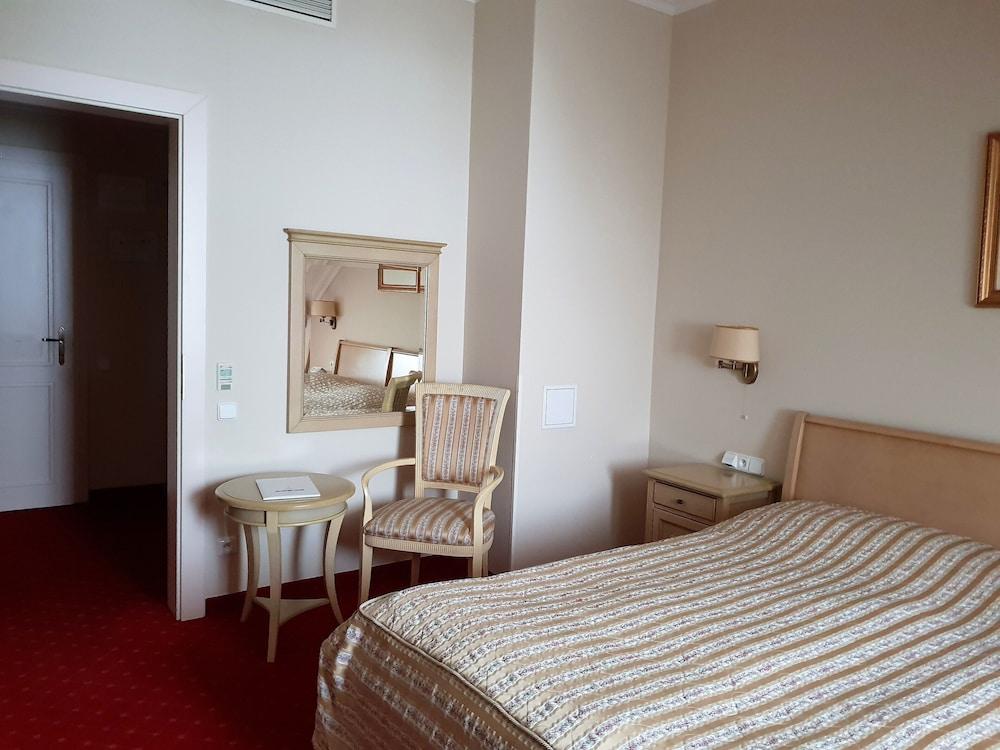 image 3 at Spa Hotel Schlosspark by Kolma 13 - 19 Karlovy Vary 360 01 Czech Republic