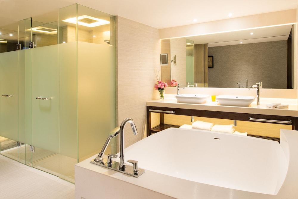 image 2 at Pan Pacific Singapore (SG Clean) by 7 Raffles Boulevard Marina Square Singapore 039595 Singapore