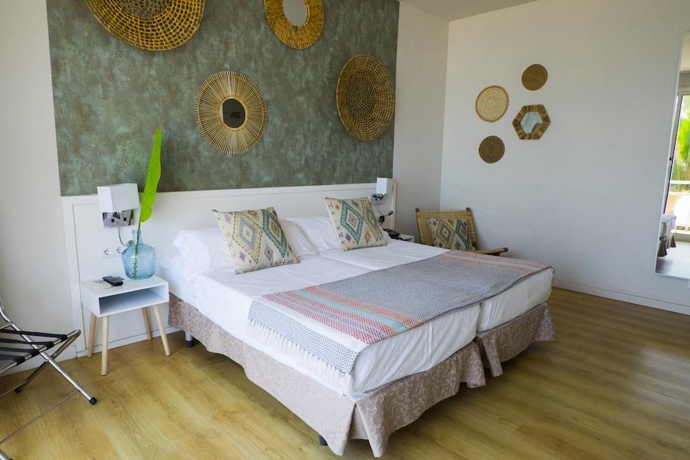 image 2 at Hotel Subur Maritim by Paseo Marítimo, s/n Sitges 08870 Spain
