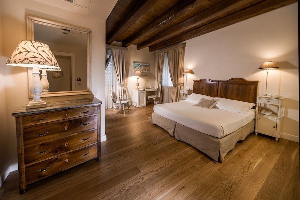 image 1 at Hotel & Residenza 100 Torri by Via Costanzo Mazzoni 6 Ascoli Piceno AP 63100 Italy