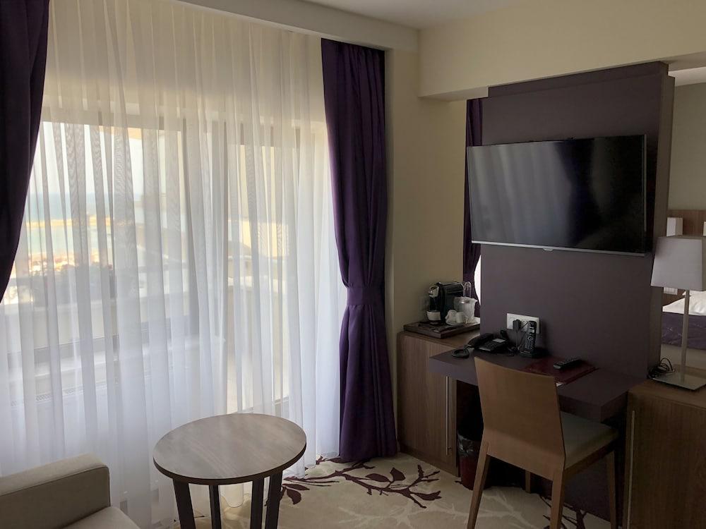 image 2 at Hotel New Belvedere by Str. Teilor nr. 6 Mangalia 905500 Romania