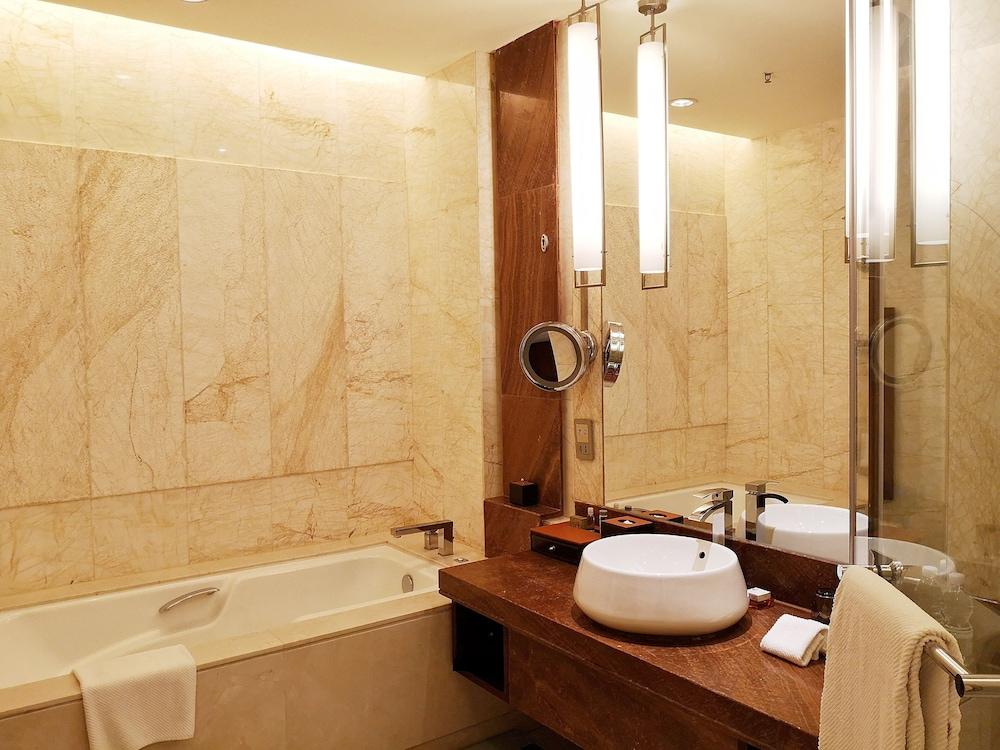 image 5 at Renaissance Tianjin Lakeview Hotel by 16 Bin Shui Road He Xi District Tianjin Tianjin 300061 China