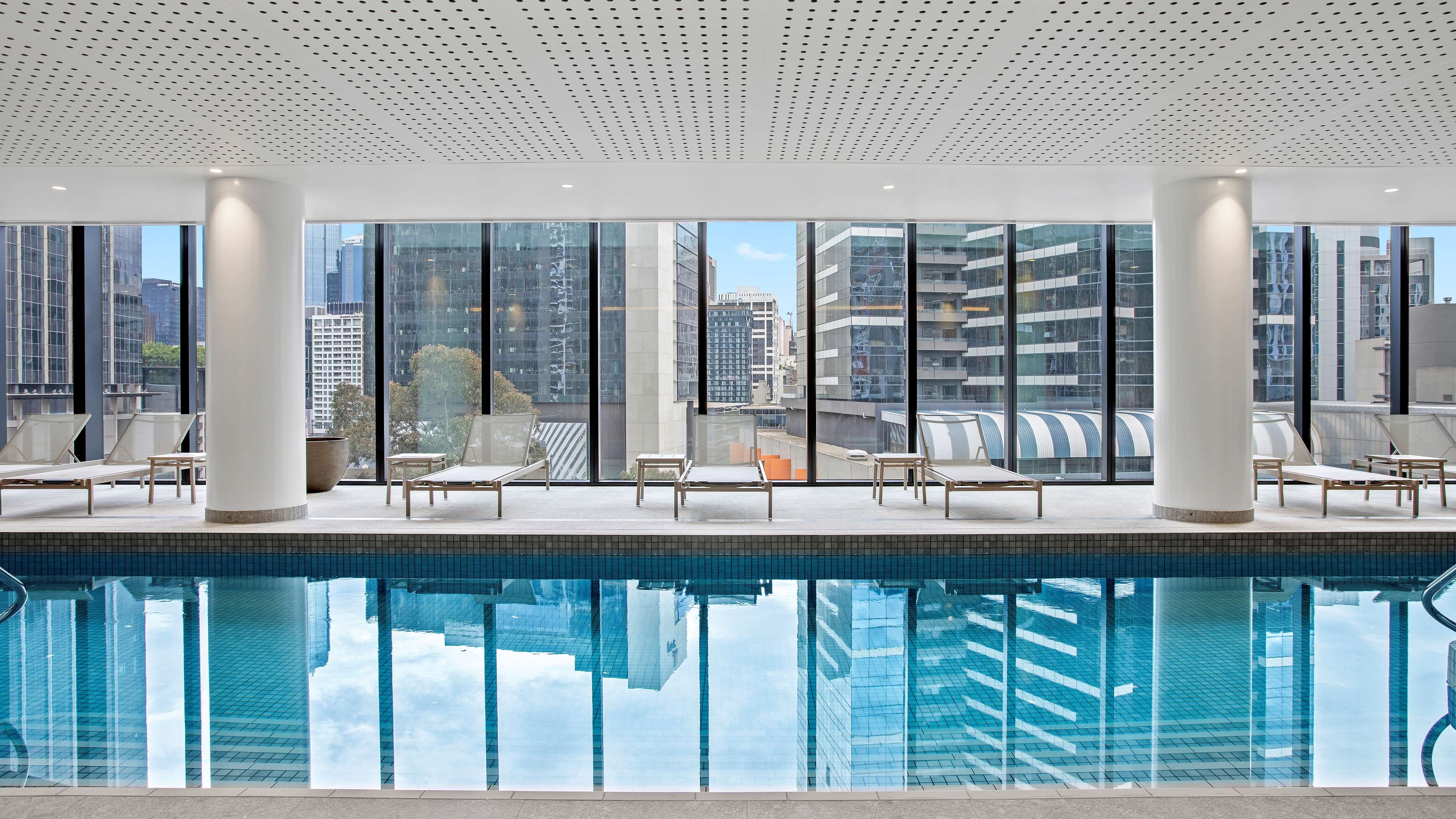 Melbourne Southbank Apartment Break with Indoor Pool, Melbourne, Victoria