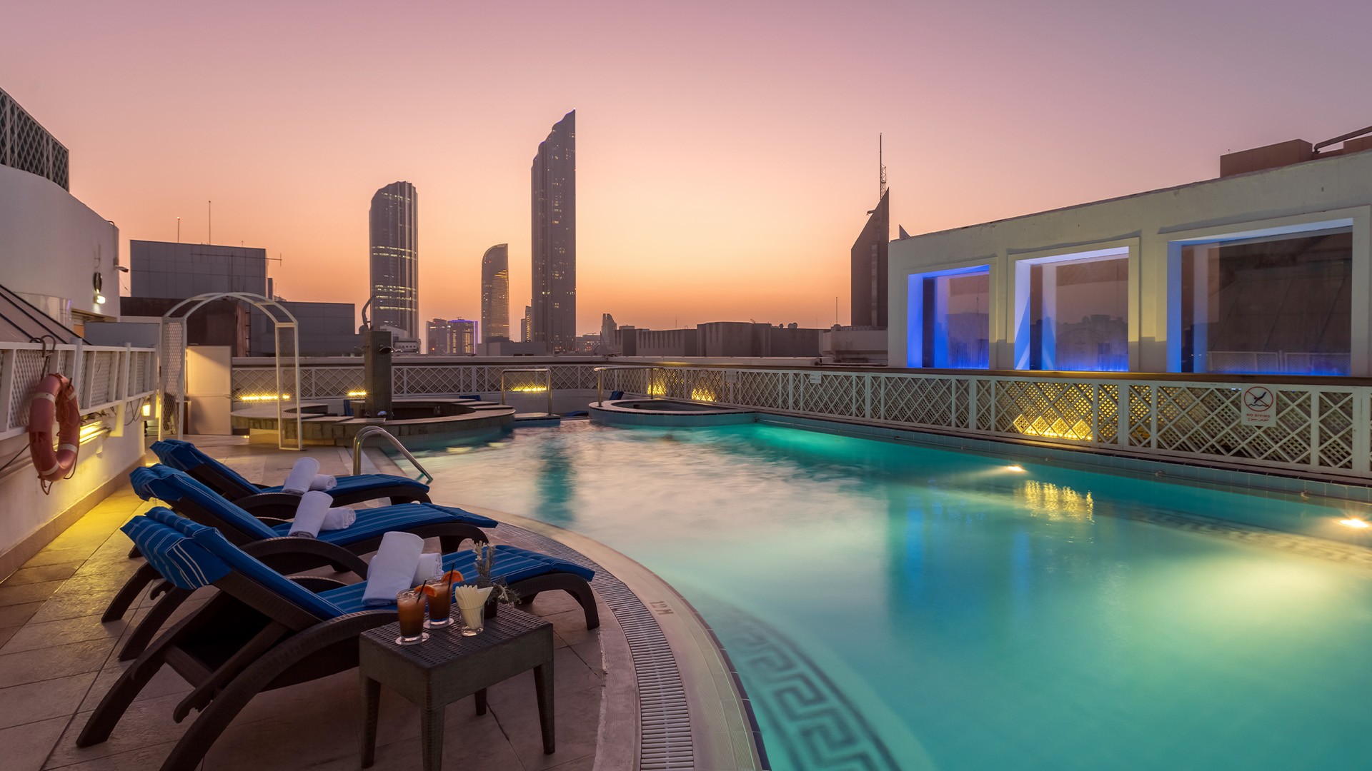 Lavish Abu Dhabi FiveStar Oasis with Five Onsite Restaurants & Bars