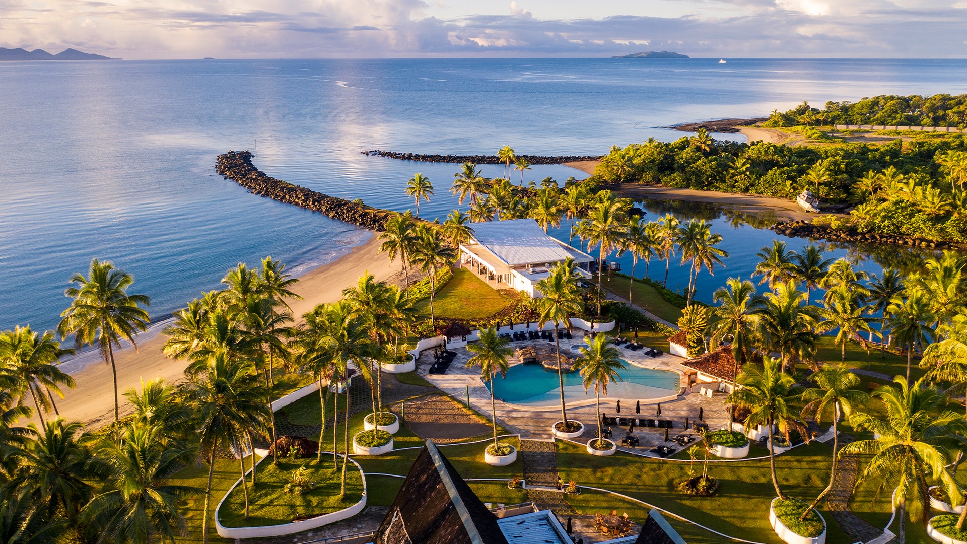 Fiji Pacific Harbour Beachfront Retreat with Direct Beach Access