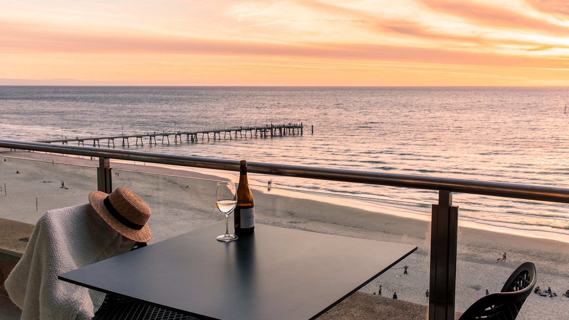 Glenelg Apartment Escape Just 20 Minutes from Adelaide CBD with