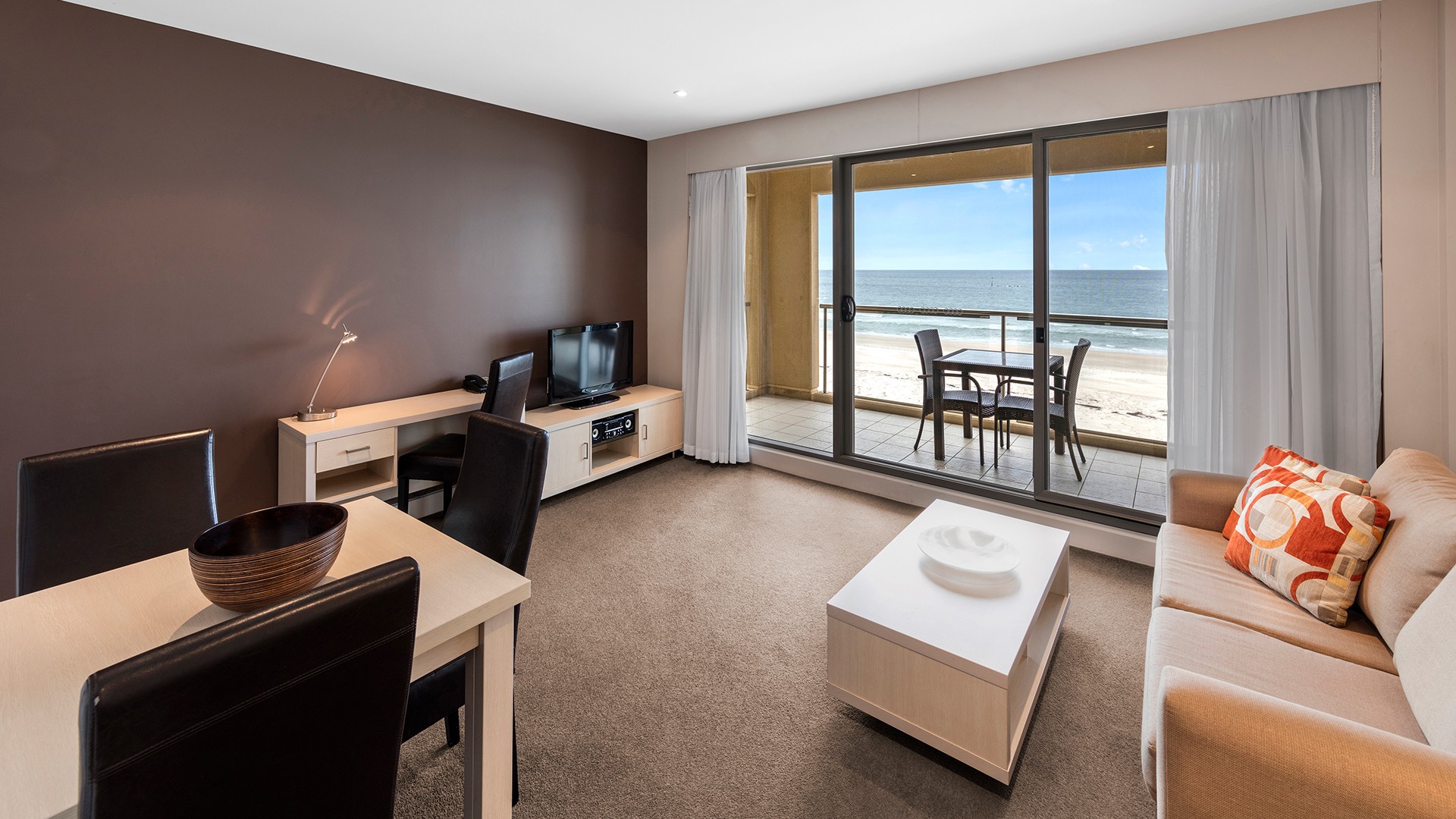 Glenelg Apartment Escape Just 20 Minutes from Adelaide CBD with