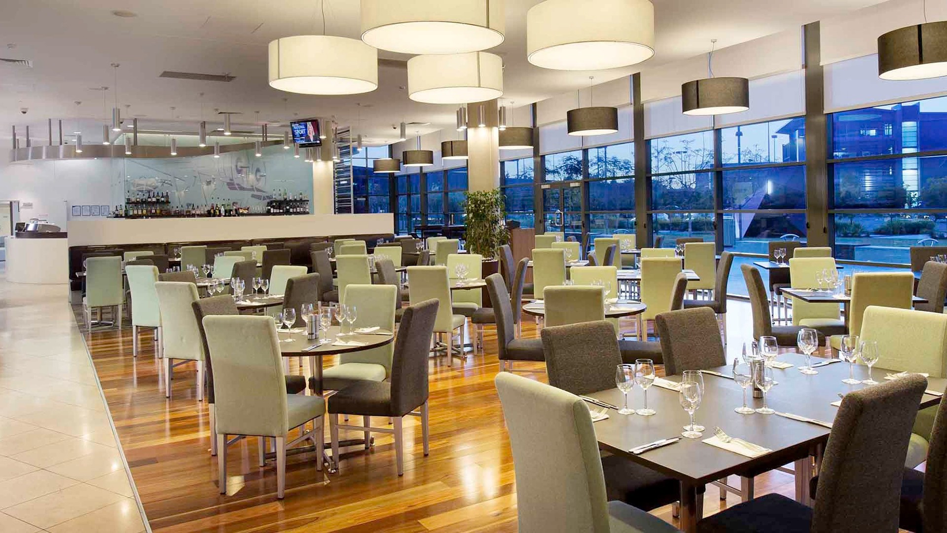 Contemporary Brisbane Airport Stay with Onsite Restaurant & Bar