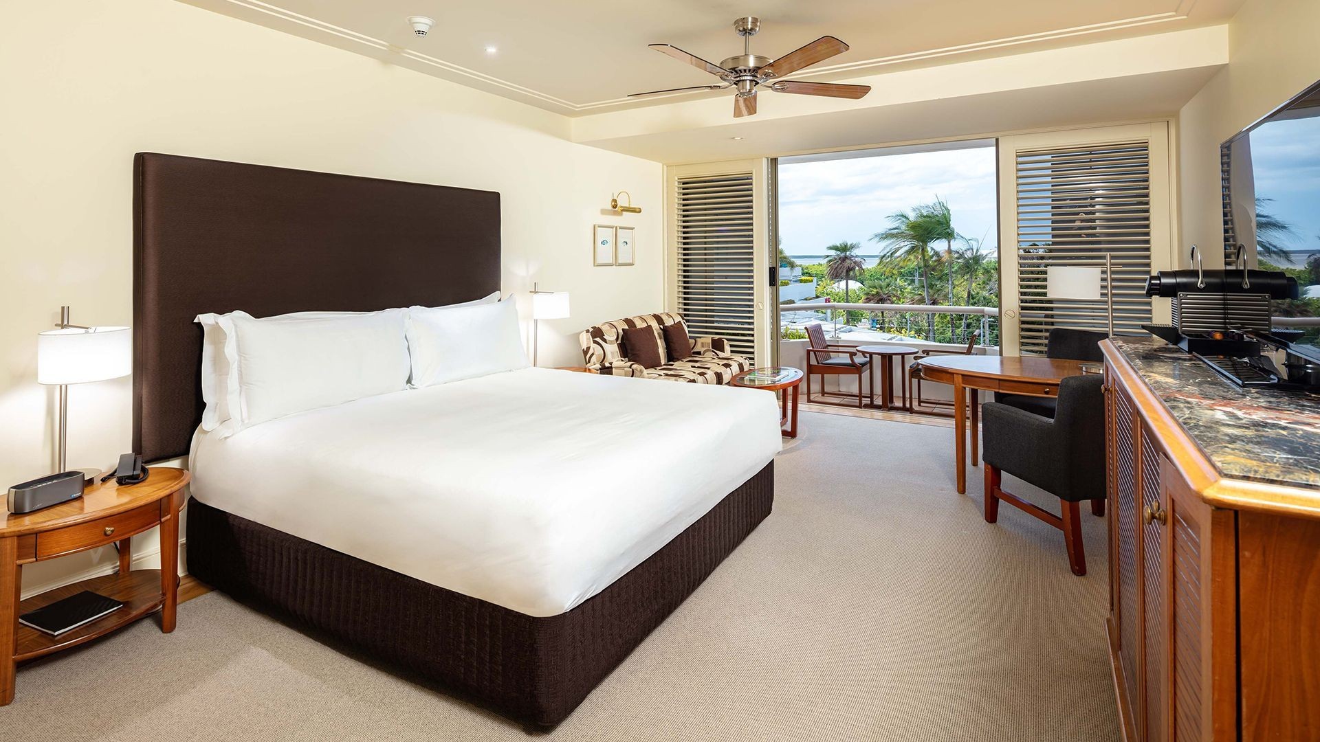 Cairns Ultimate 5-Star Escape: Seaside Luxury with Rooftop Pool, Daily ...