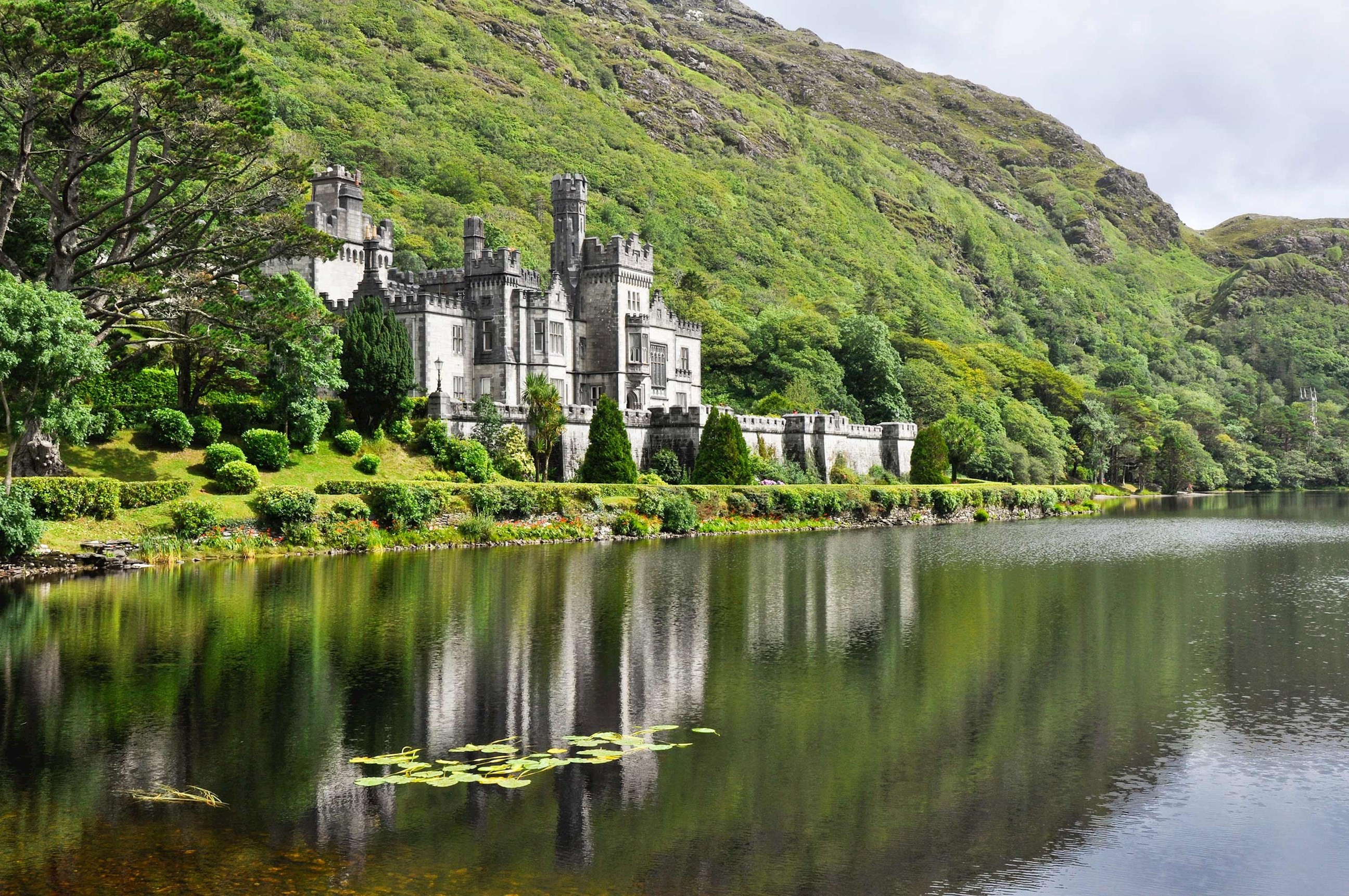 Castles and Manors Guided Tour